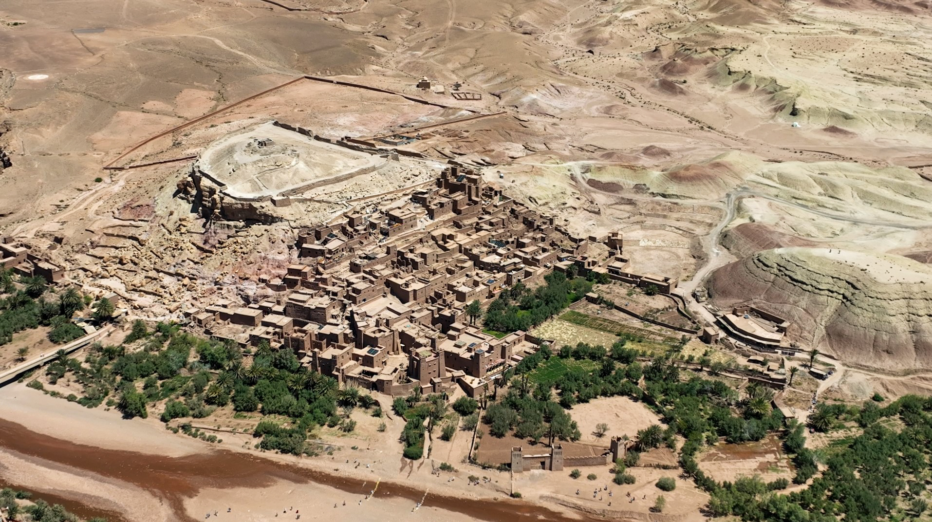 Kasbah d'Aït Benhaddou – Vue aérienne d’un site historique du Maroc
