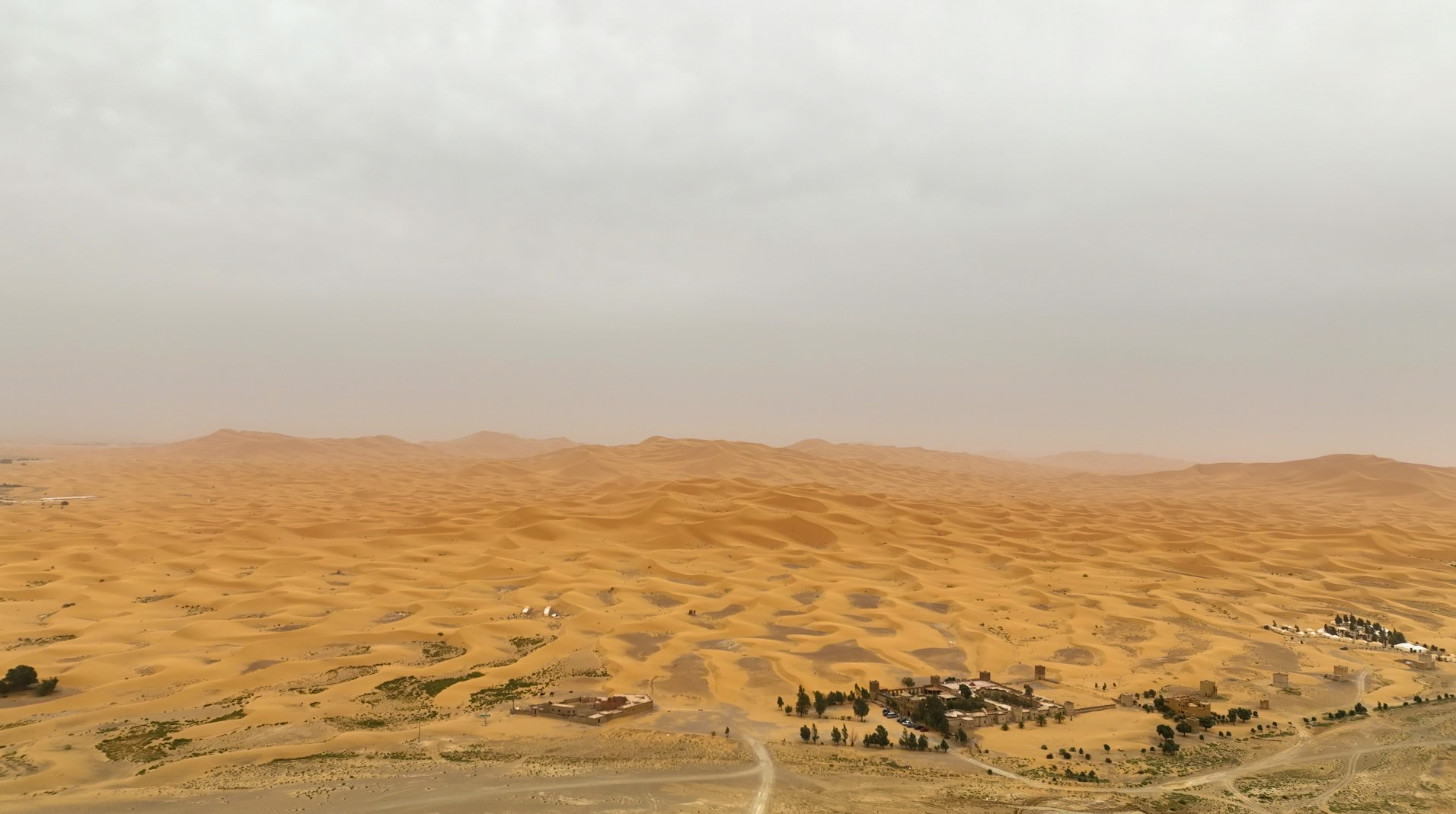 Désert de Merzouga – Vue aérienne des dunes de l'Erg Chebbi